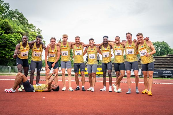 Die 4x100m Staffeln des DLVs: Owen Ansah (Hamburger SV), Lucas Ansah-Peprah (Hamburger SV), Kevin Kranz (Sprintteam Wetzlar), Marvin Schulte (SC DHfK Leipzig e.V.), Roy Schmidt (SC DHfK Leipzig e.V.), Deniz Almas (VfL Wolfsburg), James Adebola (SCC Berlin), Milo Skupin-Alfa (LG Offenburg), Julian Wagner (LC Top Team Thueringen), Patrick Domogala (MTG Mannheim) am 03.06.2022 waehrend der Sparkassen Gala in Regensburg